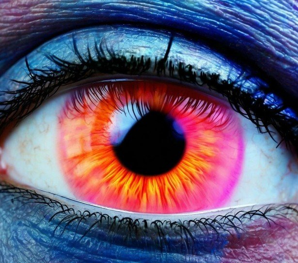 Скоро Хэллоуин! Предлагаем вам попробовать самые безбашенные контактные линзы.